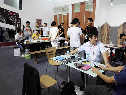 公司富名峰副總經(jīng)理率隊(duì)參加 第十八屆中國建博會 公司富名峰副總經(jīng)理率隊(duì)參加 第十八屆中國建博會